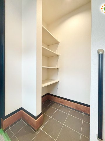 東松山市本町　第4期　新築一戸建て　ワイウッドコート　01の収納