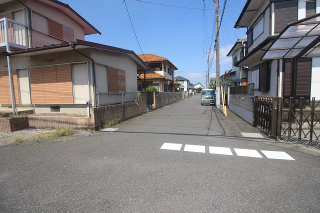 小山市土塔の前面道路含む現地写真|東側道路（2025年9月撮影）