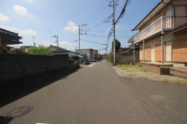 小山市土塔の前面道路含む現地写真|南側道路（2025年9月撮影）