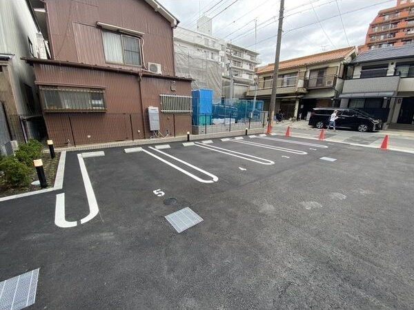 ディアレイシャス尾頭橋の駐車場