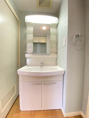 【洗面所】 | 第二マサキビル | 忙しい朝には欠かせない洗面所です