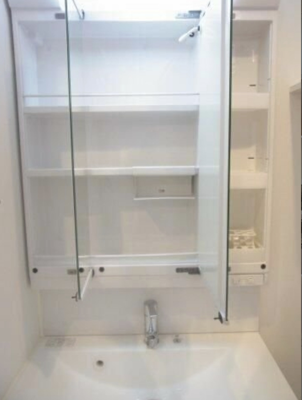 プラウドフラット東中野の独立洗面台