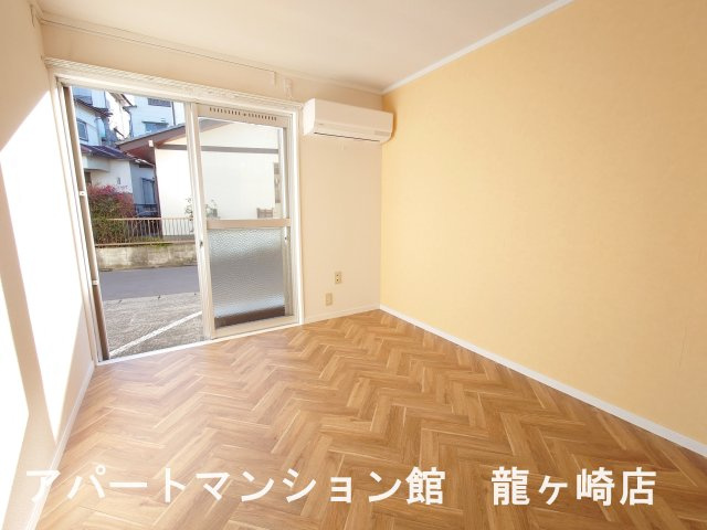 M-Flat(エムフラット）の居間・リビング|日当たり良好♪明るいリビング♪