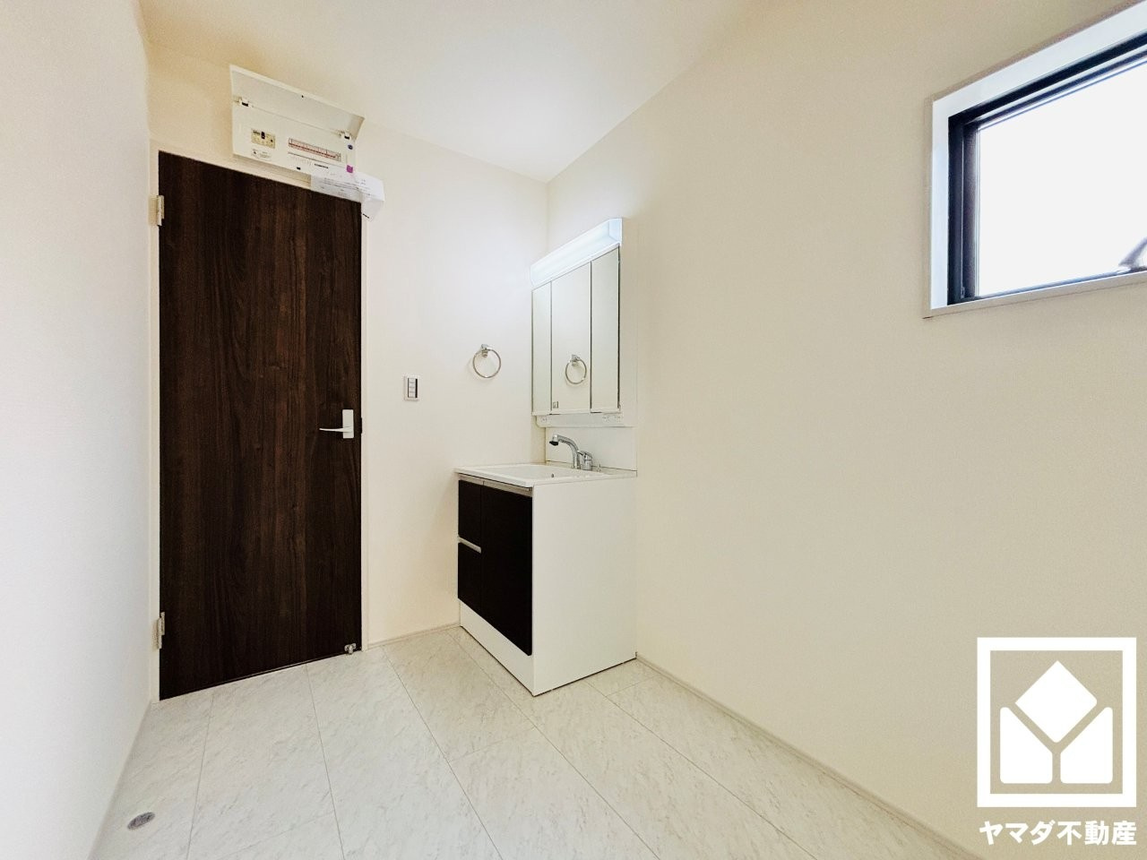 草津市橋岡町　3期　2号棟の洗面所