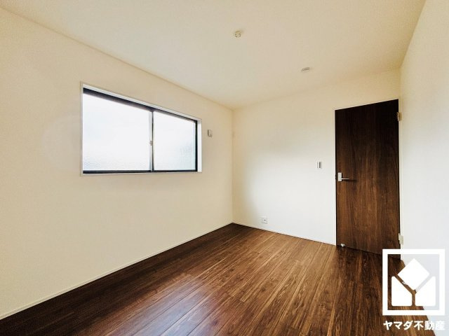 草津市橋岡町　3期　2号棟の洋室