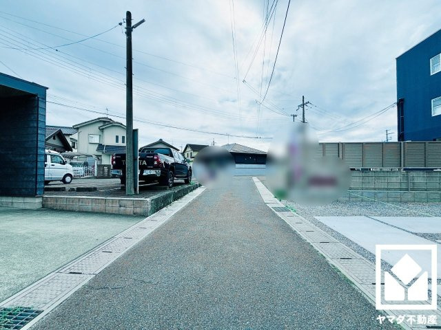 草津市橋岡町　3期　2号棟の前面道路含む現地写真