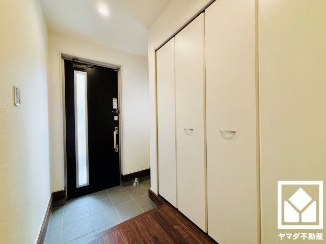 草津市橋岡町　3期　2号棟の玄関