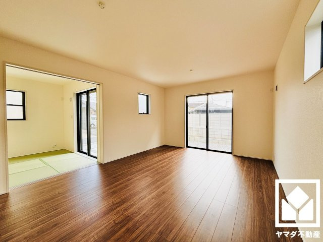 草津市橋岡町　3期　2号棟の居間・リビング