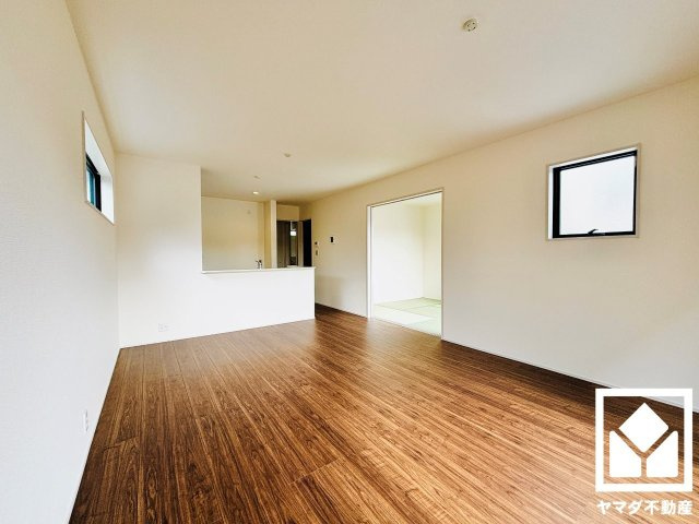 草津市橋岡町　3期　2号棟の居間・リビング