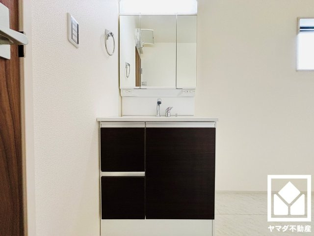 草津市橋岡町　3期　2号棟の独立洗面台