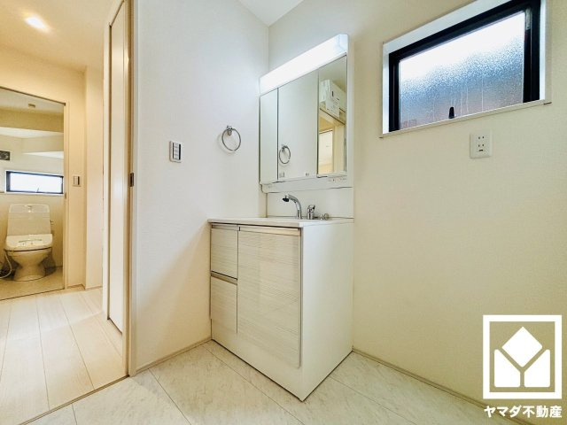 草津市橋岡町　3期　1号棟の洗面所