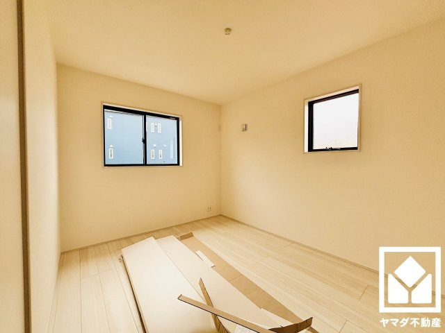 草津市橋岡町　3期　1号棟の洋室