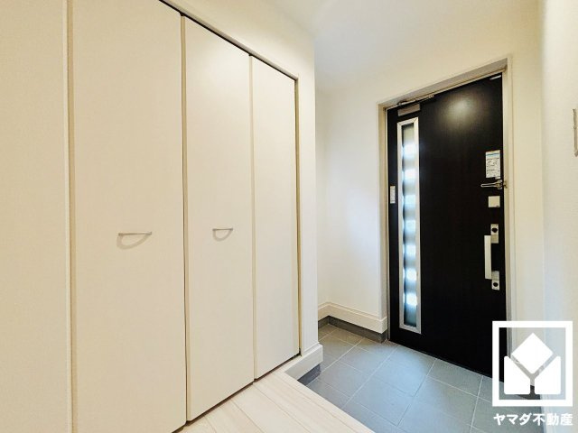 草津市橋岡町　3期　1号棟の玄関
