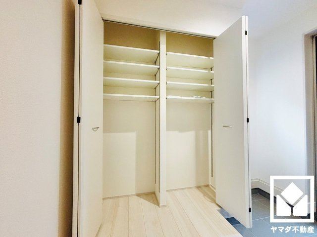 草津市橋岡町　3期　1号棟の収納