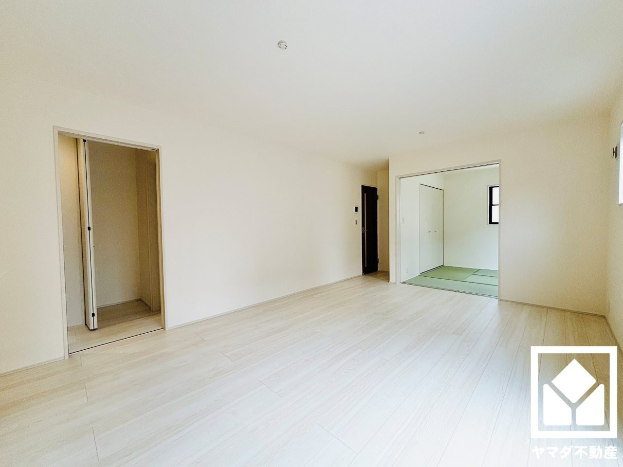 草津市橋岡町　3期　1号棟の居間・リビング