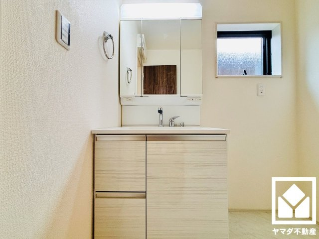 草津市橋岡町　3期　1号棟の独立洗面台