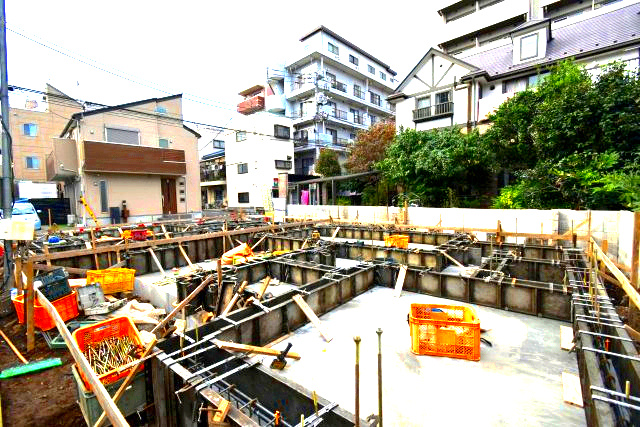 桜川2丁目・新築戸建て・B号棟の外観|基礎から建築経過を観察できるのも良いですね。安心します。