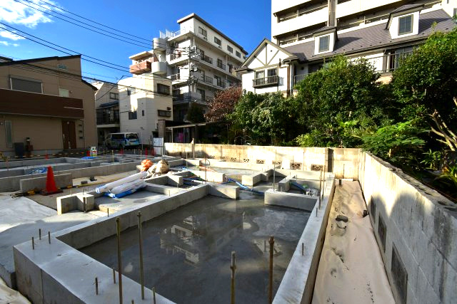 桜川2丁目・新築戸建て・B号棟の外観|北側は隣家のお庭で借景です。