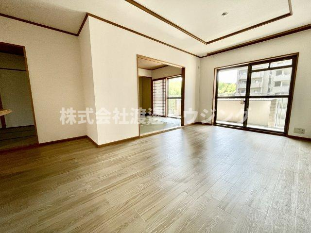 ジオ緑地公園3番館の居間・リビング