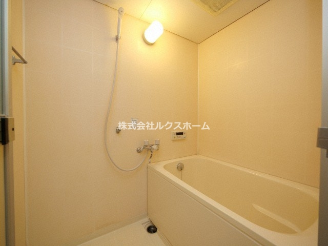 メゾン辻の浴室|落ち着いた空間のお風呂です