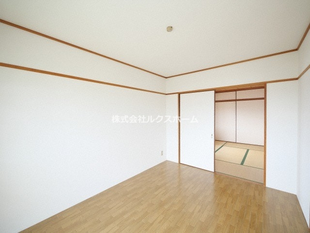 メゾン辻の洋室|使い勝手のいい洋室です