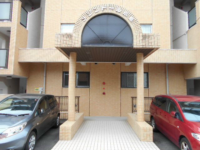 メゾンドール小島のエントランス