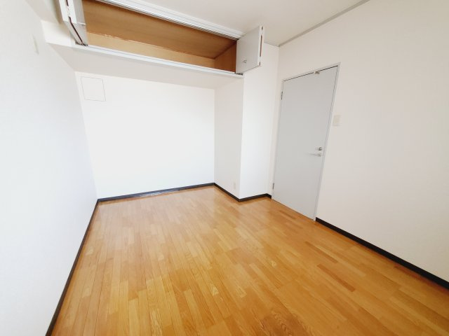 ロイヤルメゾン宝塚南の寝室