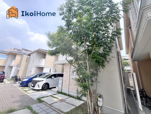 明石市小久保6丁目　中古戸建のエントランス|【ホームページに現地動画掲載中】●年中無休：当日予約可●中庭付のお家！LDからウッドデッキに出入り可