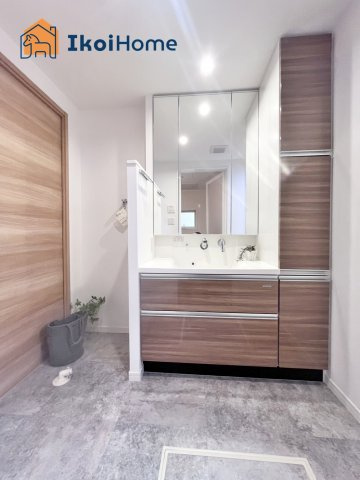 明石市小久保6丁目　中古戸建の洗面所|【ホームページに現地動画掲載中】●年中無休：当日予約可●洗面台横にも収納がございます！収納豊富です！