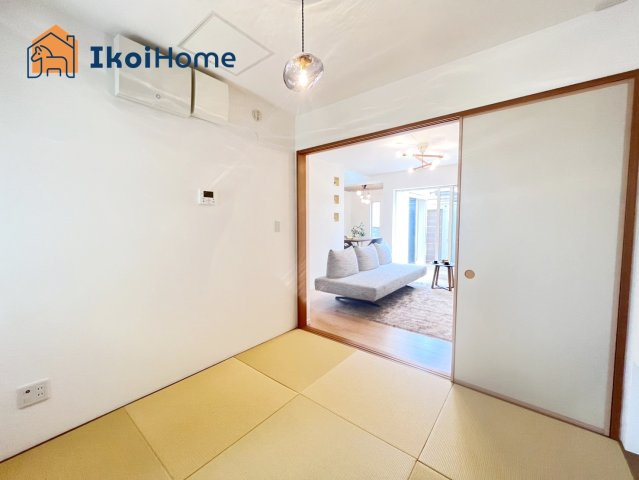 明石市小久保6丁目　中古戸建の内装|【ホームページに現地動画掲載中】●年中無休：当日予約可●リビングと和室が繋がっているので便利です！