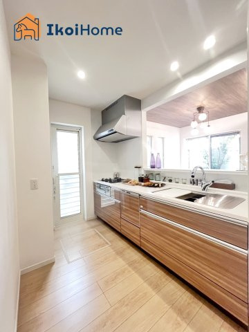 明石市小久保6丁目　中古戸建のキッチン|【ホームページに現地動画掲載中】●年中無休：当日予約可●人気の対面式のキッチンで明るく使いやすです！