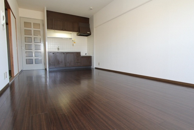 アームズ皆実の居間・リビング