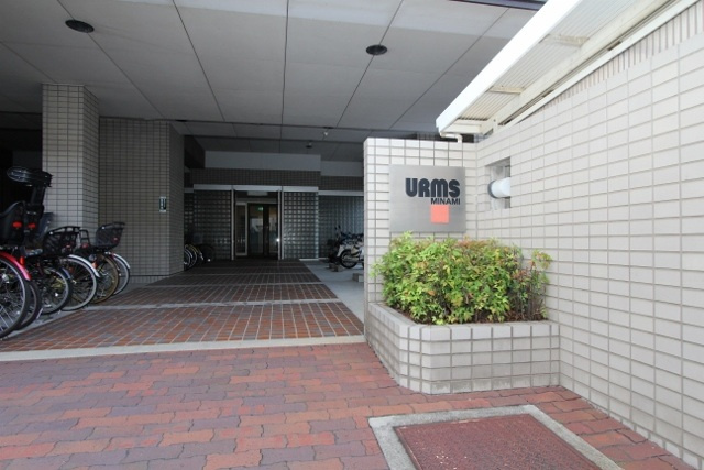 アームズ皆実のエントランス