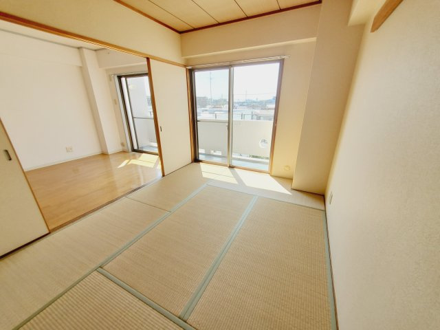 ロイヤルメゾン宝塚南の和室