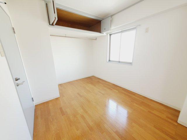 ロイヤルメゾン宝塚南の寝室