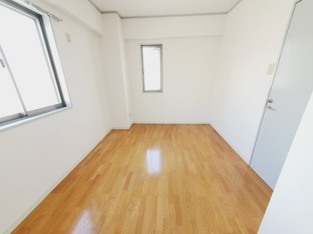 ロイヤルメゾン宝塚南の寝室