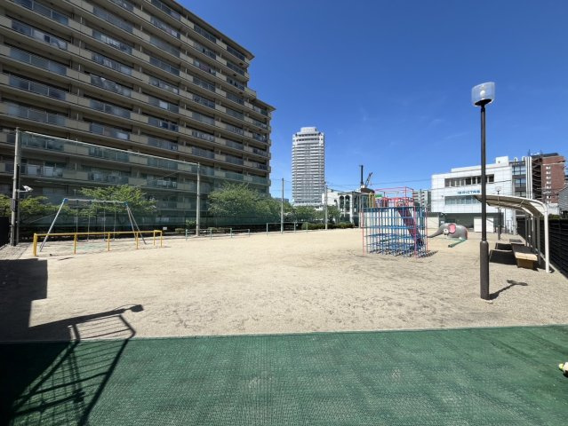 シャルマンコーポ草津　天然木フルリノベーションのその他|敷地内に公園あります♪