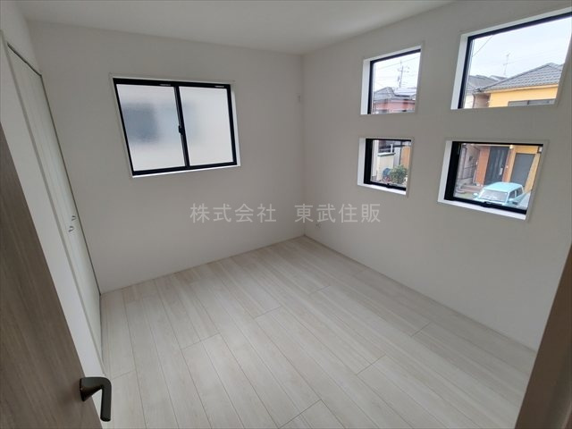 【洋室】 | 狭山市広瀬台10期　全2棟　1号棟 | 洋室5.25帖北西側、個人の部屋や寝室として使える洋室です