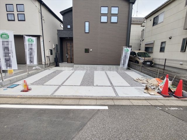 【駐車場】 | 狭山市広瀬台10期　全2棟　1号棟 | 並列3台駐車可能です