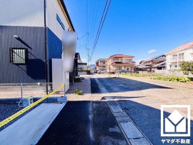 草津市下笠町　24-1期　1号棟の前面道路含む現地写真