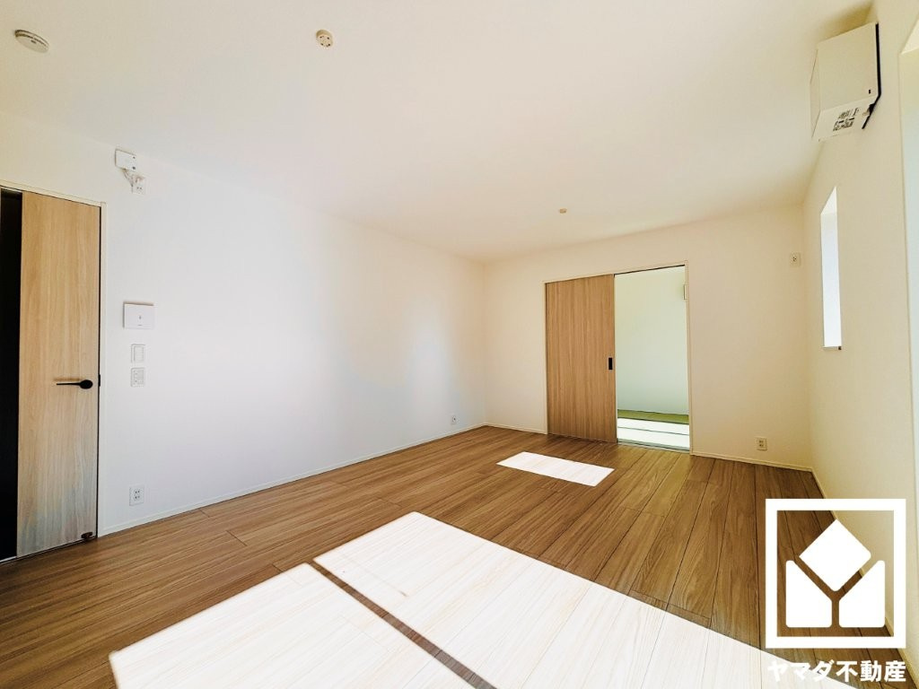 草津市下笠町　24-1期　1号棟の居間・リビング