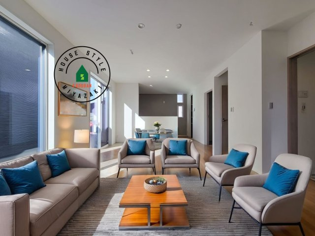 宮崎市恒久南3丁目Ⅱ期(2号棟)の内観：施工例|明るく開放的なリビングダイニングは豊かな陽光が注ぎ込み、やすらぎの空間を演出してくれます。ご家族で楽しいひとときをお過ごし下さい。※家具はCGを合成したものです。同社仕様