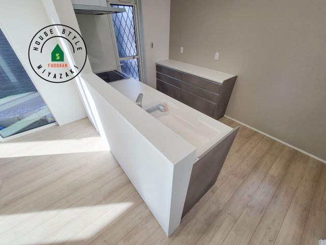 宮崎市恒久南3丁目Ⅱ期(2号棟)の内観：施工例|同社仕様。キッチン。