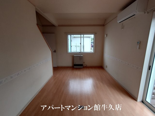 ドールハウスの洋室