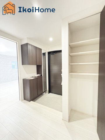 明石市第3大久保町八木　新築戸建の玄関|【ホームページに現地動画掲載中】●年中無休：当日予約可●靴をたくさん収納できるシューズボックス完備！