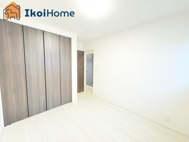 明石市第3大久保町八木　新築戸建の内装|【ホームページに現地動画掲載中】●年中無休：当日予約可●洋室には大きな収納あり！