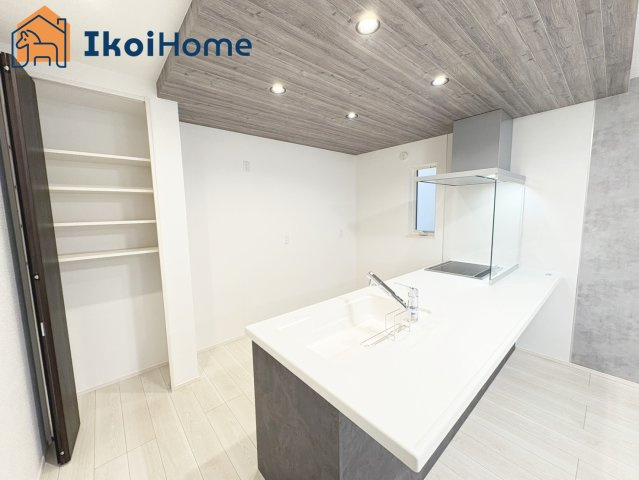 明石市第3大久保町八木　新築戸建のその他|【ホームページに現地動画掲載中】●年中無休：当日予約可●折下げ天井のお洒落なキッチンです