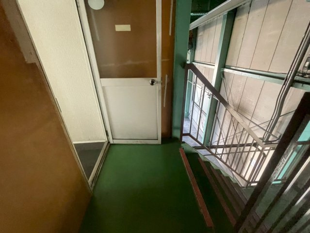 天白貸倉庫の内装