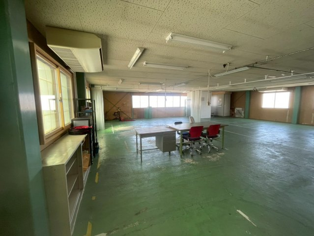 天白貸倉庫の内装