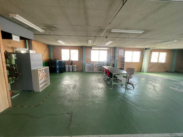 天白貸倉庫のロビー